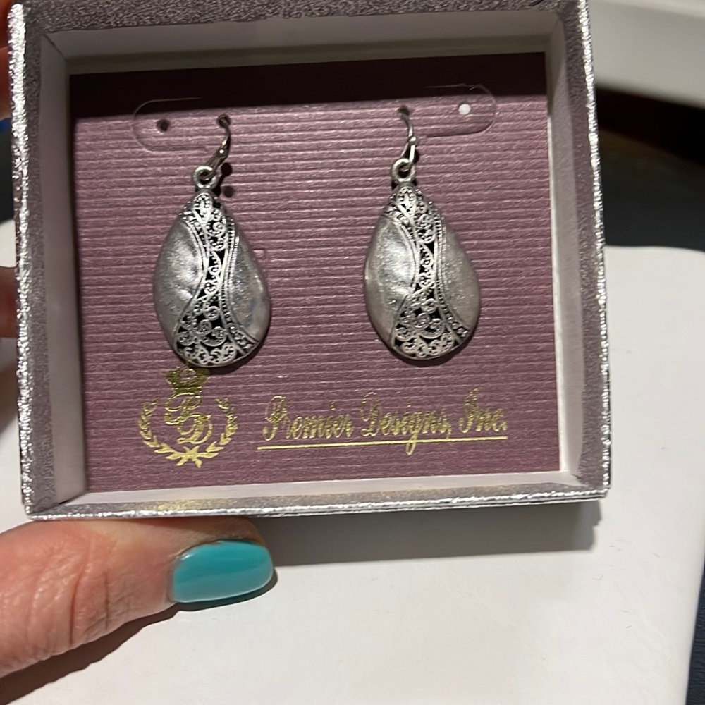 Premier designs silver earrings